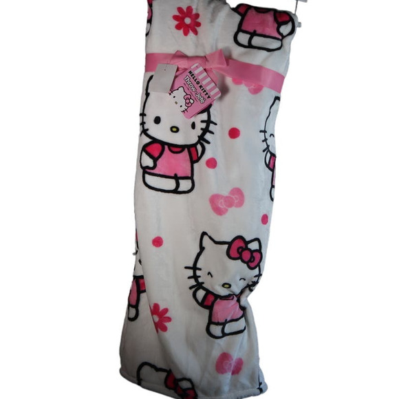 Hello Kitty Other - Hello Kitty Pink Bow Daisy Throw Blanket
